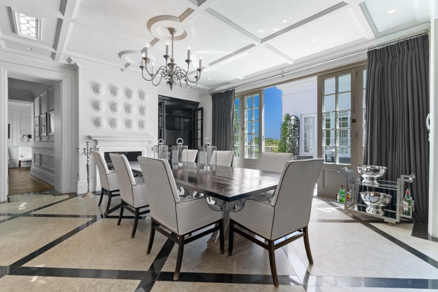 7 Bedroom Property for Sale in Fresnaye Western Cape